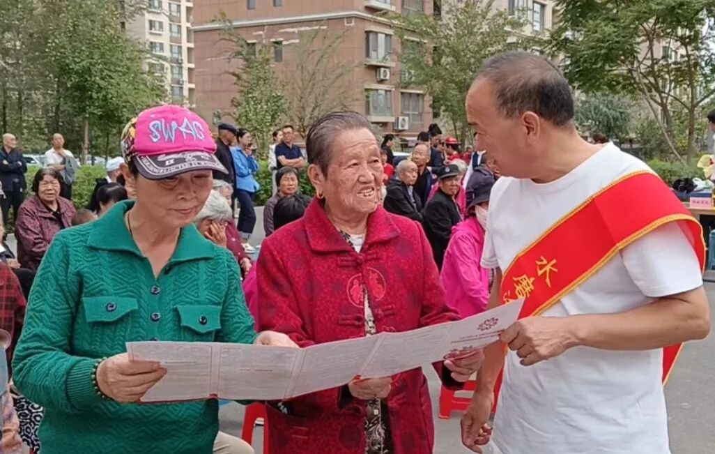 博乐市中心广场 (2).jpg 博乐市中心广场 (2).jpg