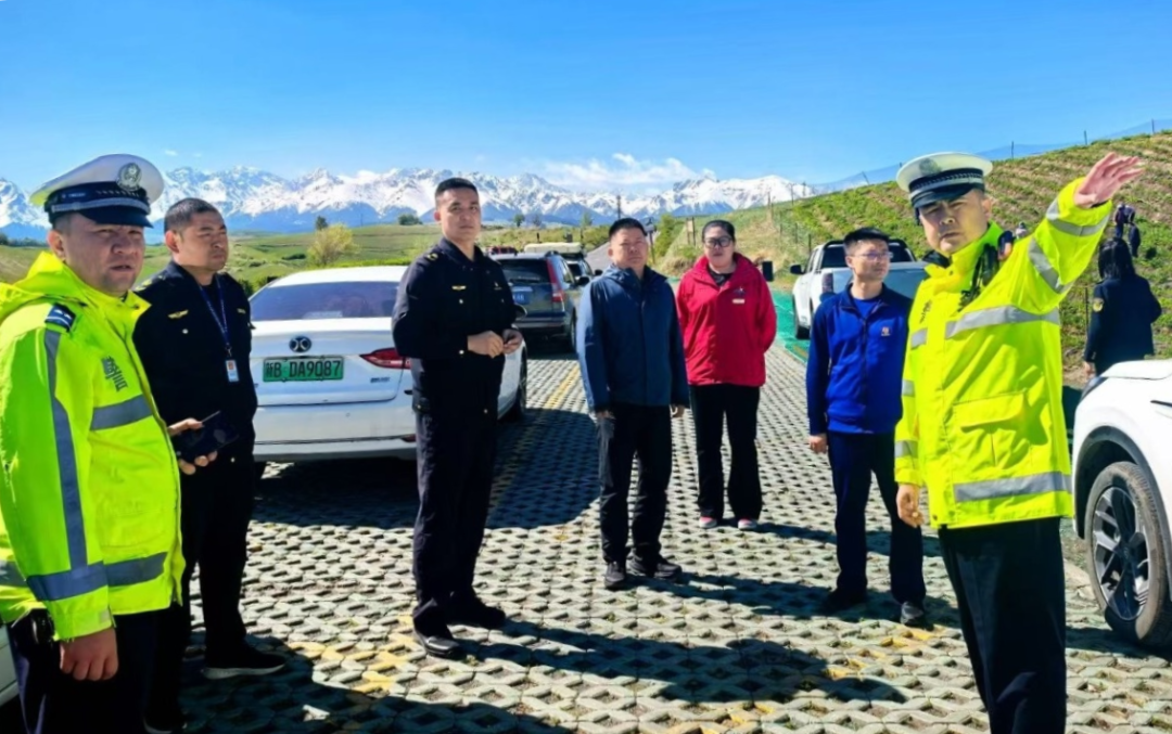 博乐市中心广场 (2).jpg 博乐市中心广场 (2).jpg