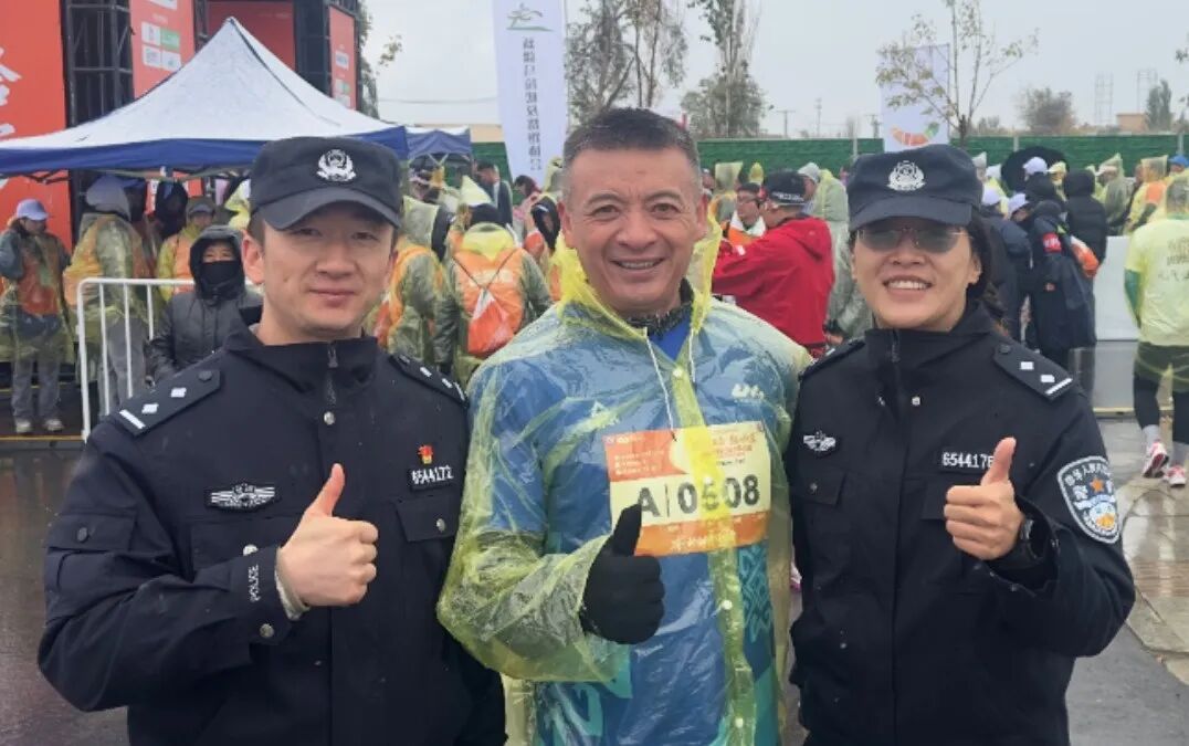 博乐市中心广场 (2).jpg 博乐市中心广场 (2).jpg
