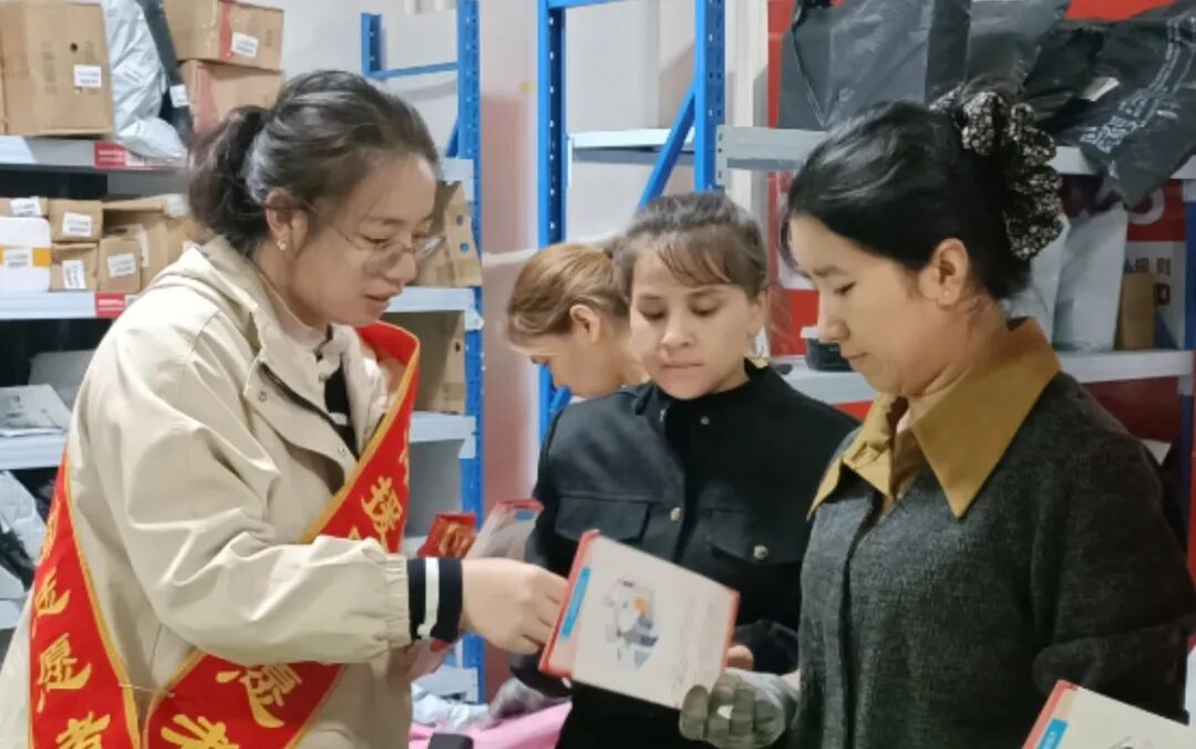 博乐市中心广场 (2).jpg 博乐市中心广场 (2).jpg