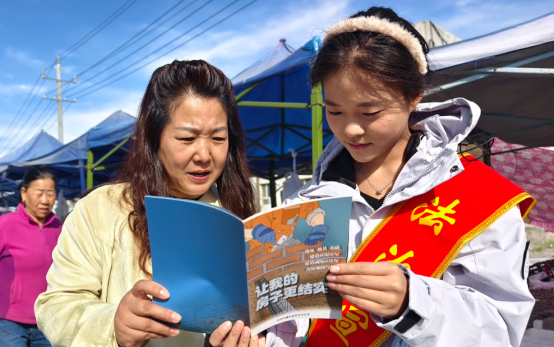 博乐市中心广场 (2).jpg 博乐市中心广场 (2).jpg