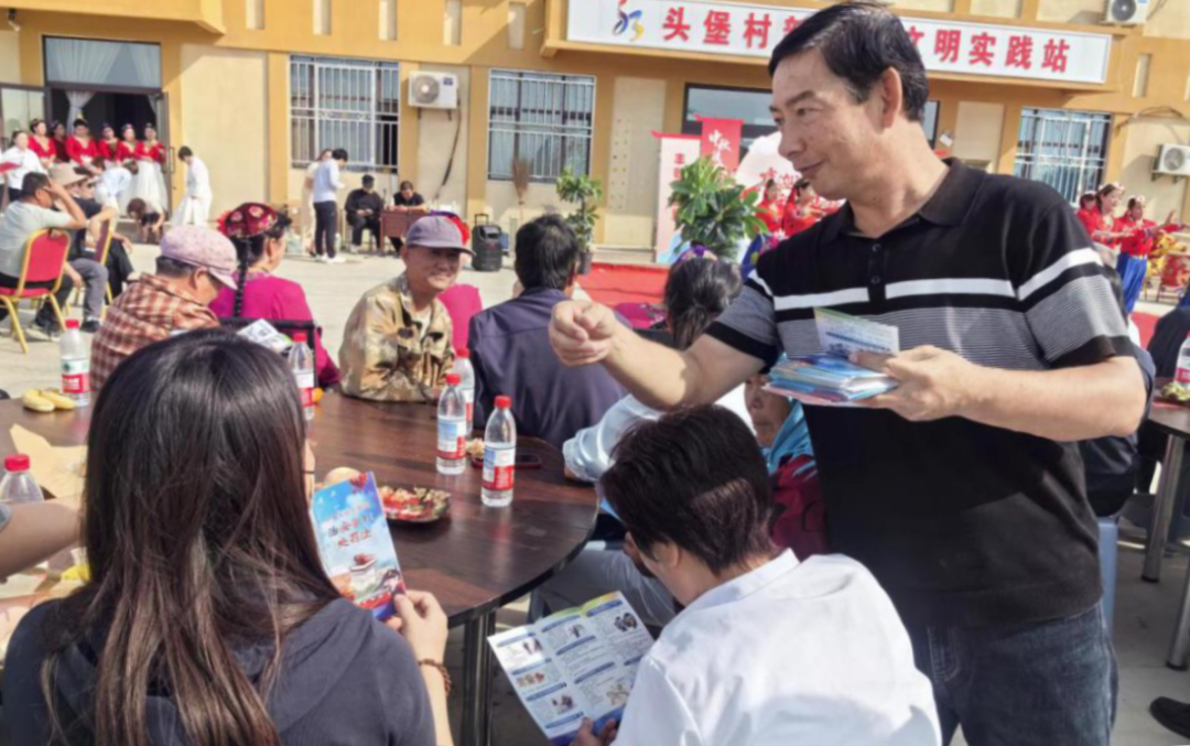 博乐市中心广场 (2).jpg 博乐市中心广场 (2).jpg