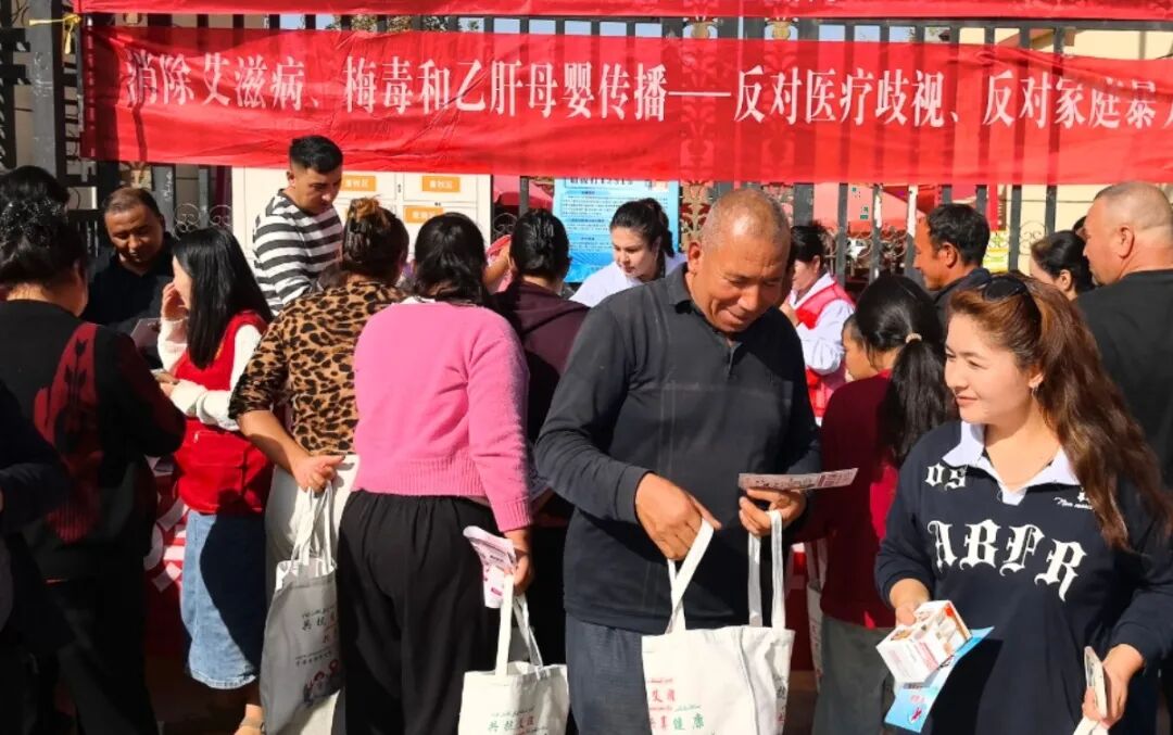 博乐市中心广场 (2).jpg 博乐市中心广场 (2).jpg