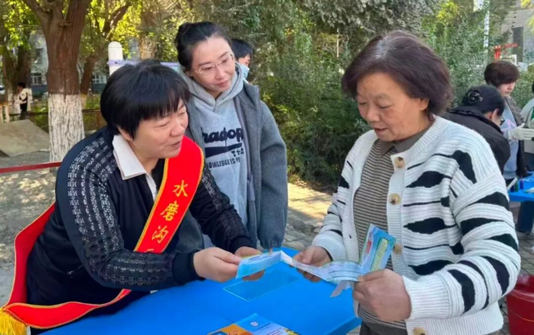 博乐市中心广场 (2).jpg 博乐市中心广场 (2).jpg