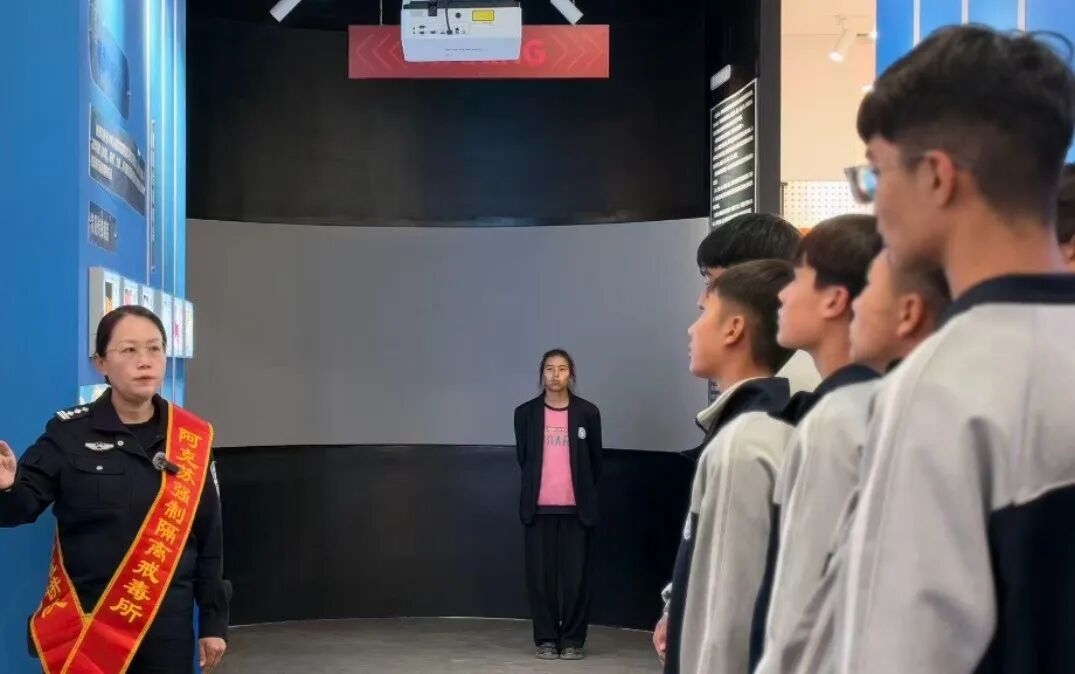 博乐市中心广场 (2).jpg 博乐市中心广场 (2).jpg