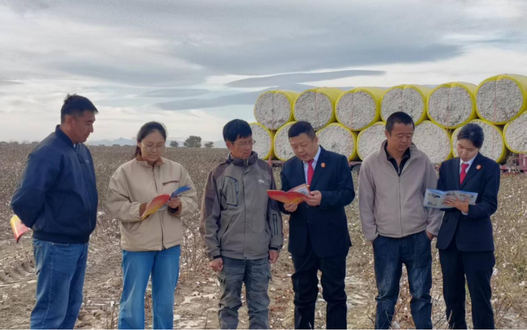 博乐市中心广场 (2).jpg 博乐市中心广场 (2).jpg