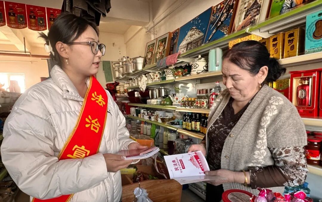 博乐市中心广场 (2).jpg 博乐市中心广场 (2).jpg