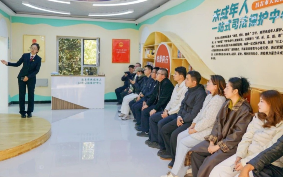 博乐市中心广场 (2).jpg 博乐市中心广场 (2).jpg