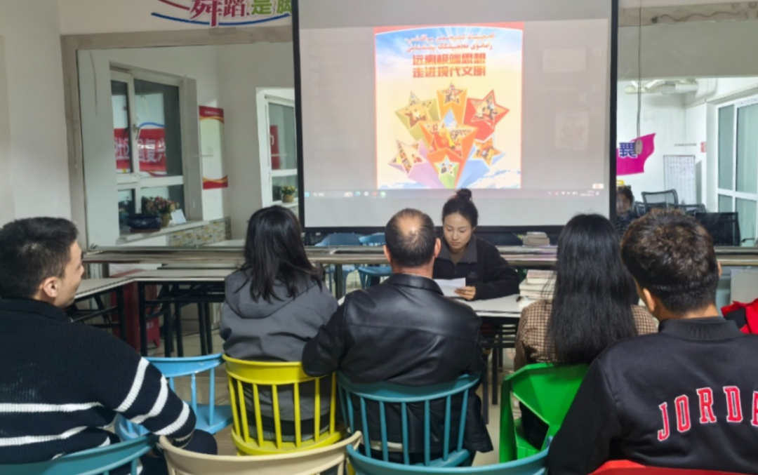 博乐市中心广场 (2).jpg 博乐市中心广场 (2).jpg